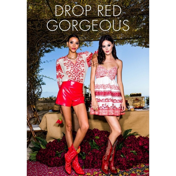 Alice + Olivia Donald Red Vegan Leather Wide Waistband Shorts - Picture 4 of 16